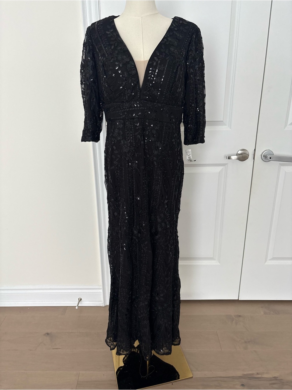 R&M Richards Black Sequin V-Neck Long Sleeve Gown Brand new - Picture 3 of 9